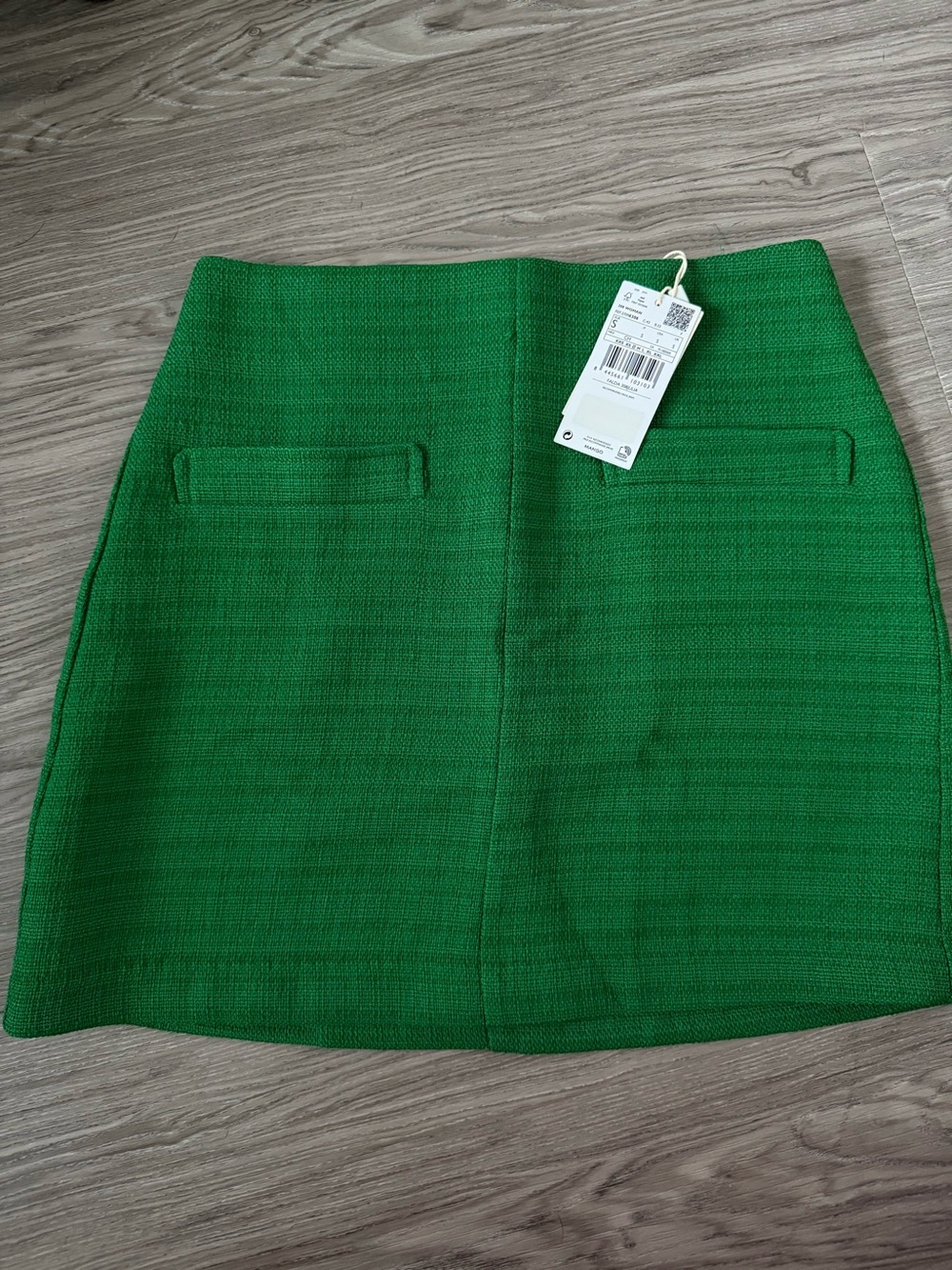 Mango Green Textured Mini Skirt with Welt Pockets
